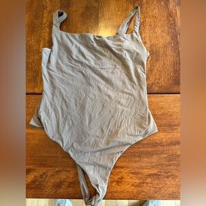 SKIMS FITS EVERYBODY SQUARE NECK BODYSUIT - Large